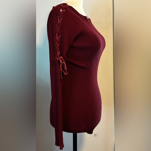 89th & Madison Wine Off-the-Shoulder Sweater - Picture 2 of 9